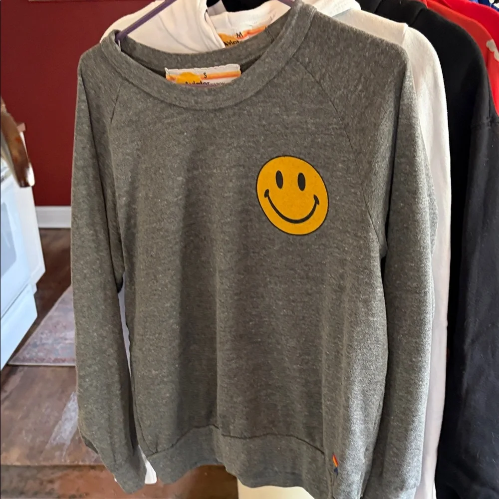 Gray aviator nation Sweatshirt with Yellow Smiley Patch - Picture 1 of 1
